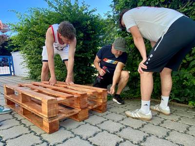 Palettenmöbel für den Schulhof Umsetzung Bild 1