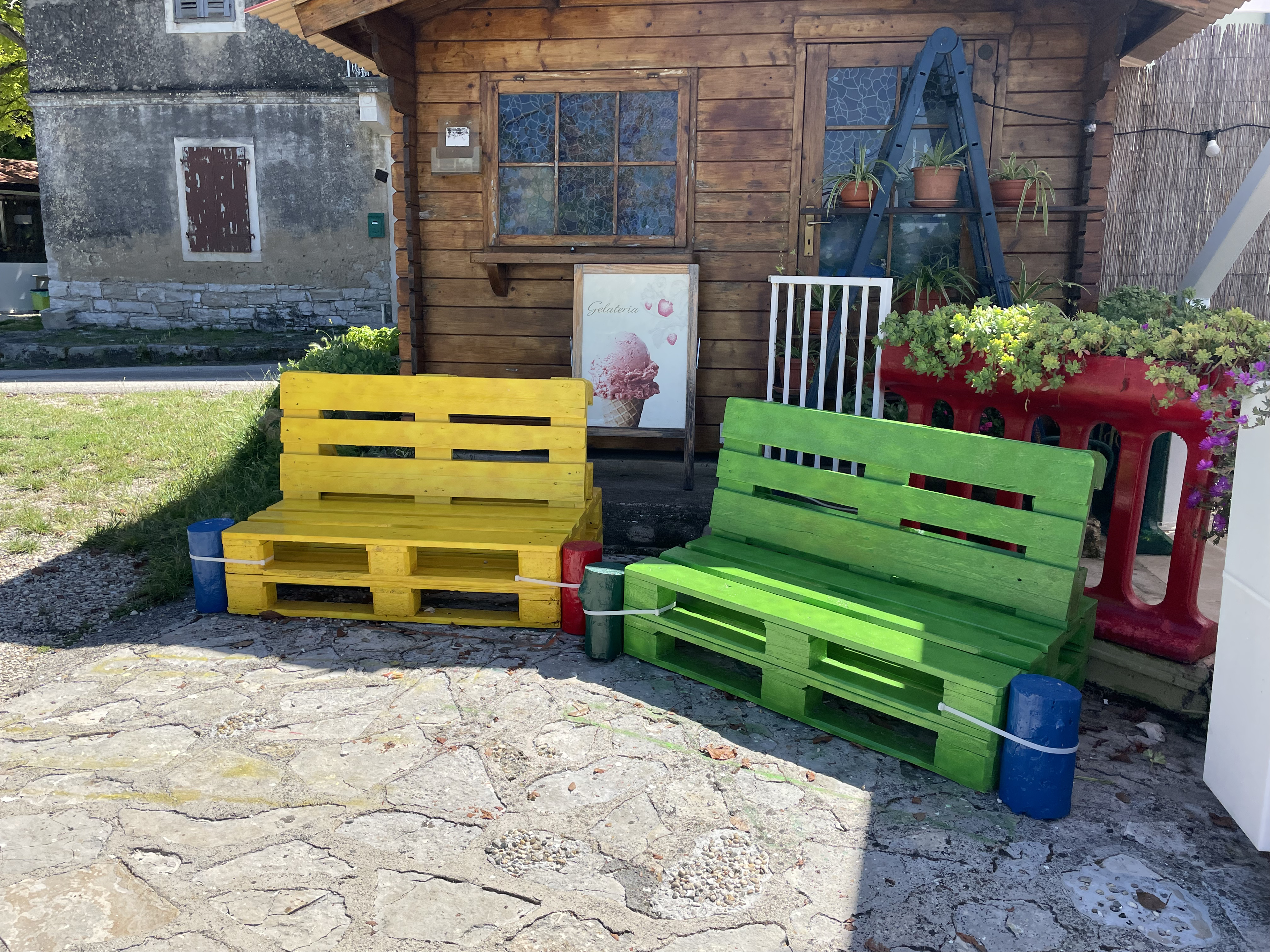 Palettenmöbel für den Schulhof Projekt Logo